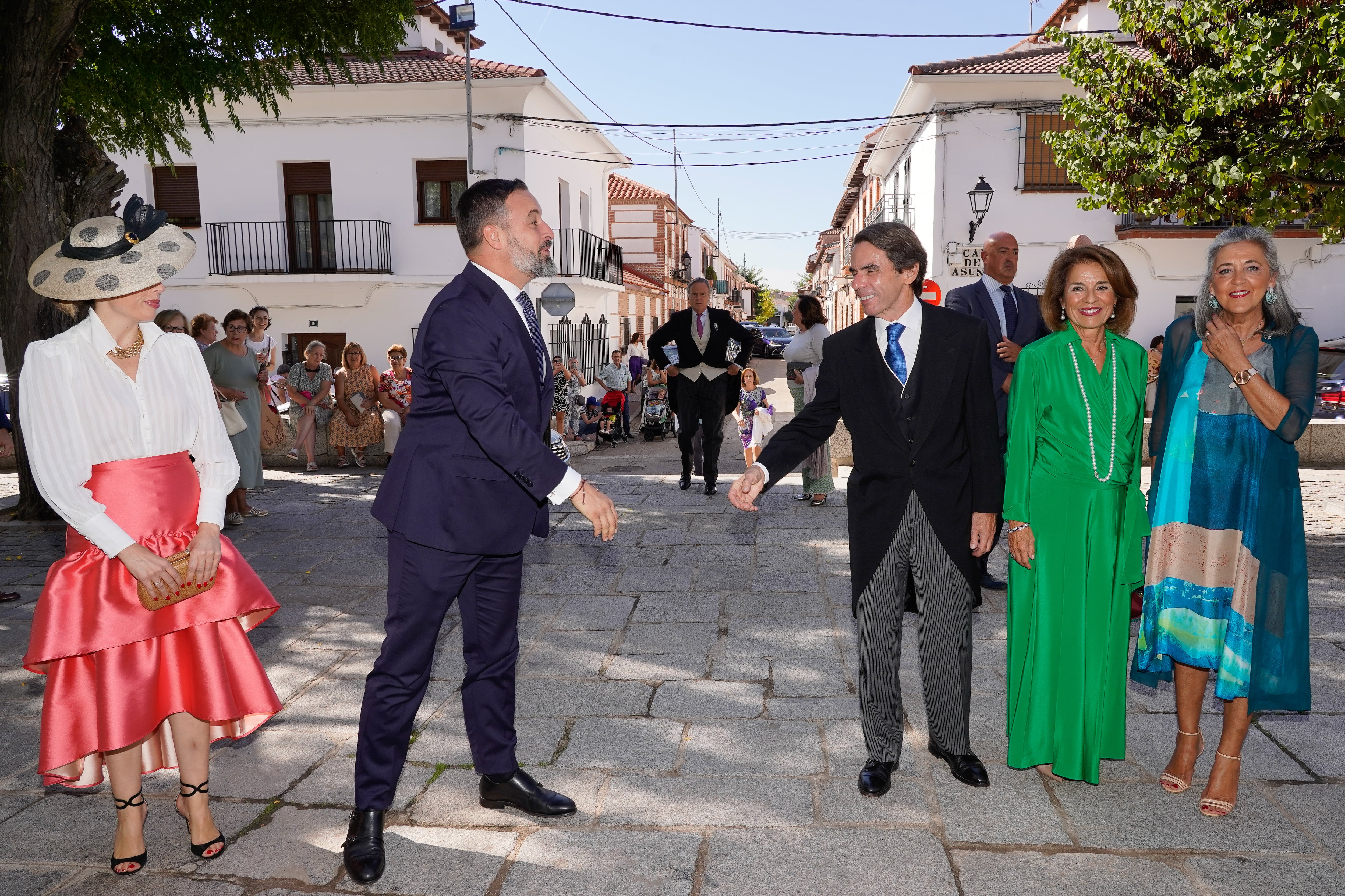 Santiago Abascal y José María Aznar en la boda de Carlota Mayor Bastida y Jaime Bernaola.