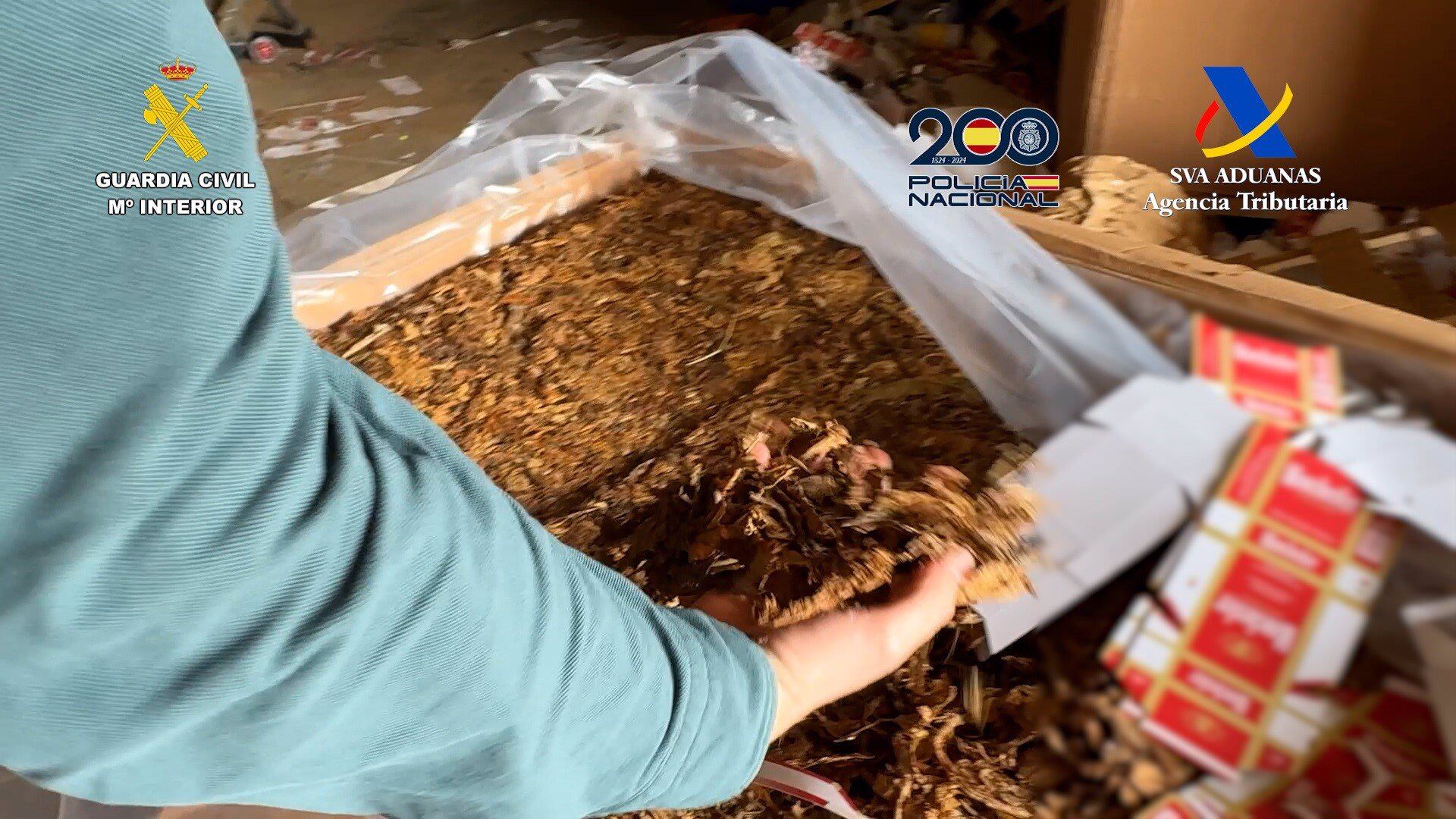 Desarticulada una organización criminal dedicada a la fabricación clandestina de tabaco en Alicante.