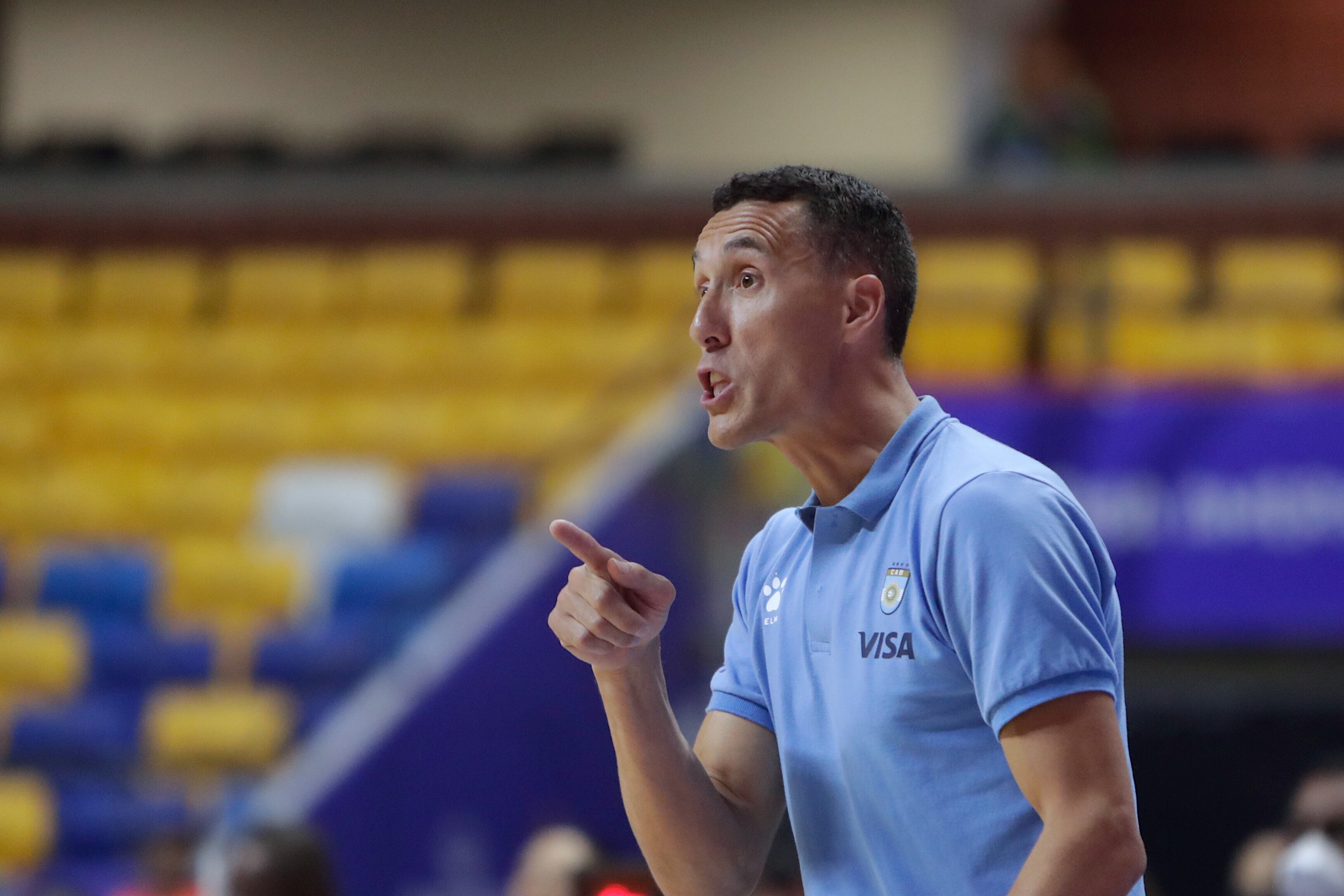 El entrenador de Argentina, Pablo Prigioni, durante la Copa América de baloncesto