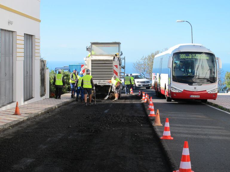 Trabajos de asfaltado en La Palma