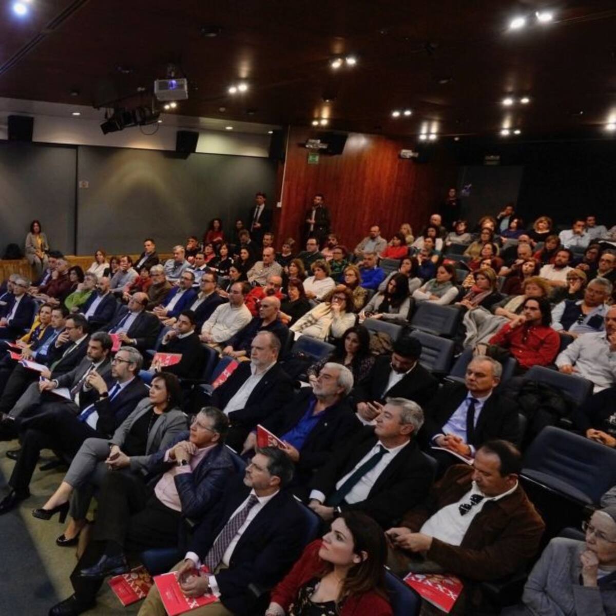 Las cooperativas de enseñanza demandan a los partidos políticos un pacto educativo regional