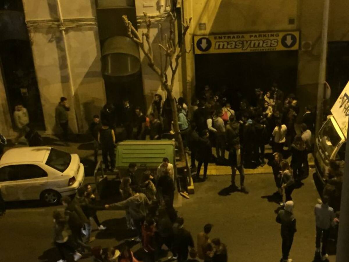 Pelea en la avenida Hermanos Bou durante la Magdalena 2016