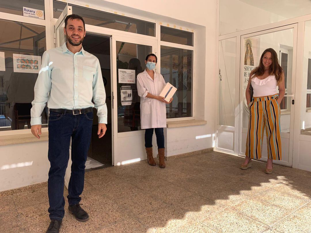 Donación de tablets a la Residencia Mare de Déu de la Soledat de Ondara.