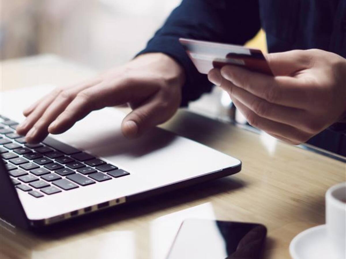 Los malagueños, entre los más generosos al regalar en Navidad y más propensos a darse caprichos