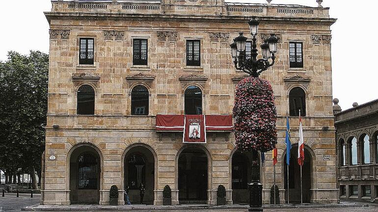 El pleno de Gijón pide al gobierno estatal que desbloquee las infraestructuras con la abstención del PP