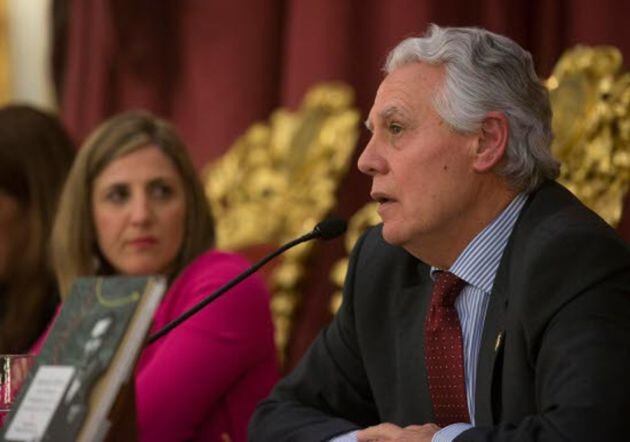 Irene García y Francisco Menacho rurante la presentación del libro ‘Antonio Gálvez y las Misiones Pedagógicas en la provincia de Cádiz’ retrato de una época