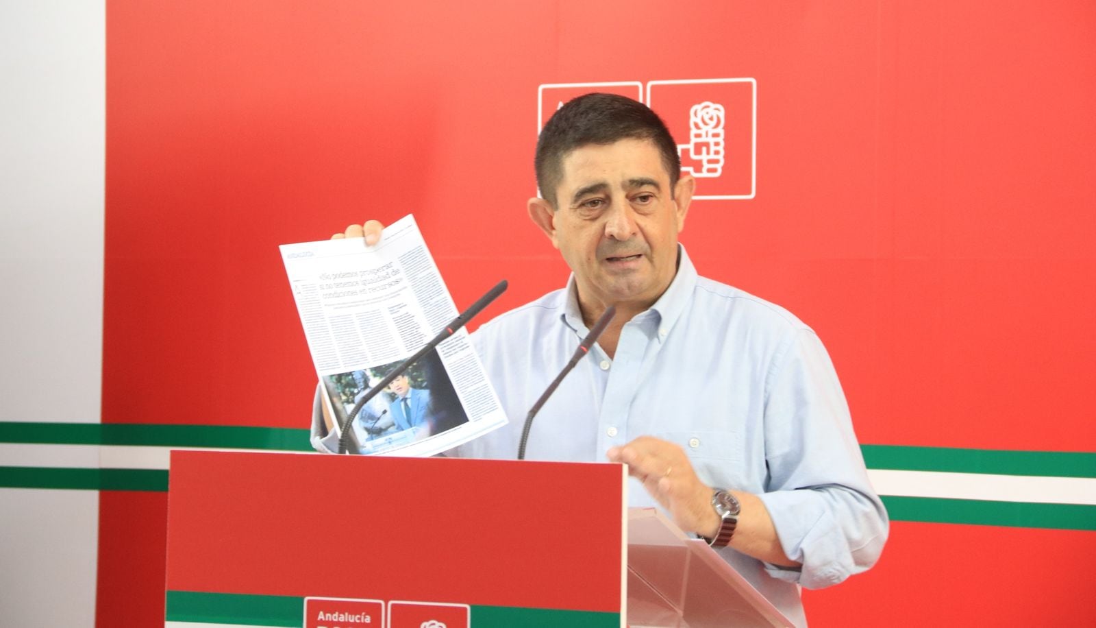 Francisco Reyes, secretario general del PSOE de Jaén, durante una rueda de prensa en la sede socialista.