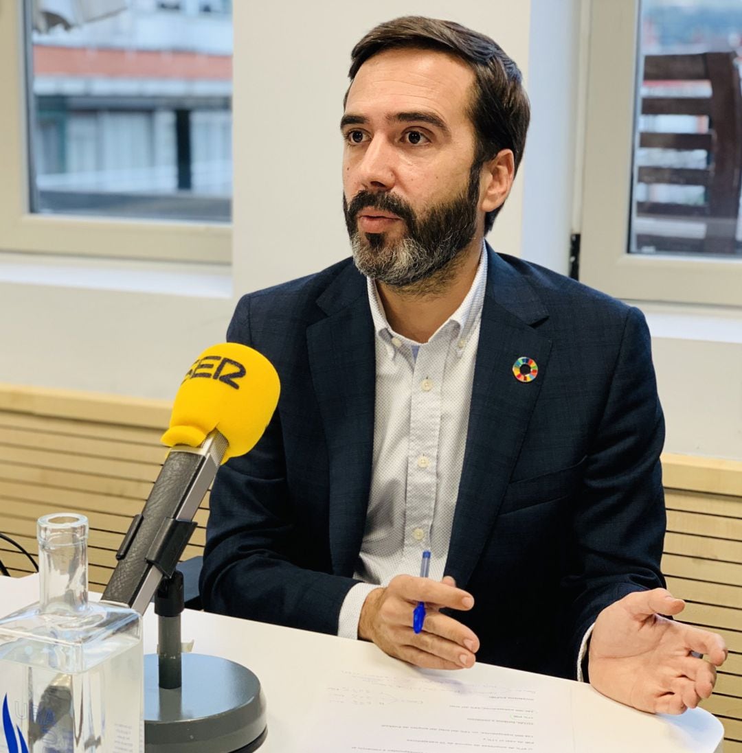 El consejero de Comercio, Turismo y Consumo, Javier Hurtado, durante su entrevista en &#039;La Ventana Euskadi&#039;