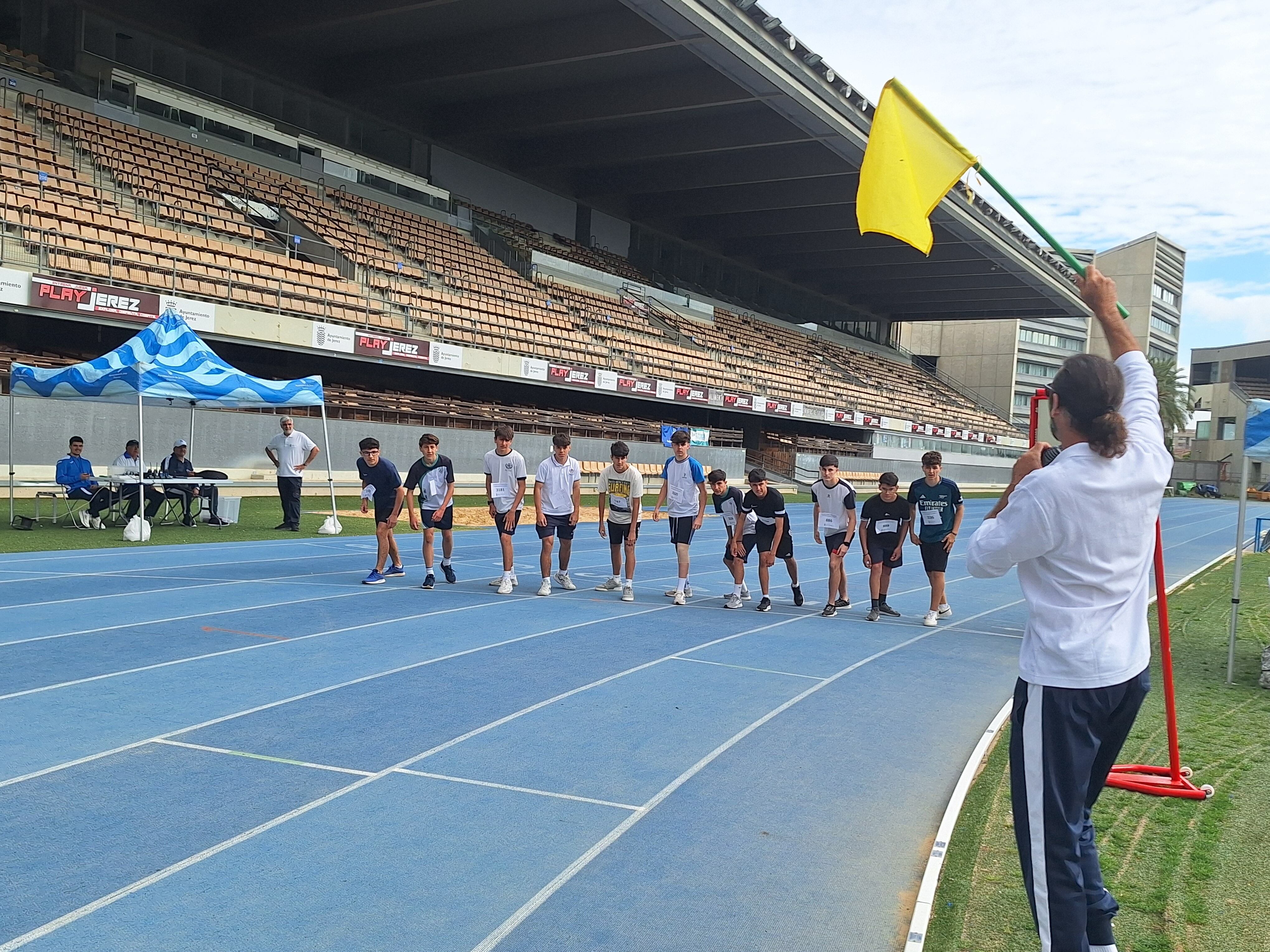 Alumnos participantes en la Reunión de Atletismo Escolar