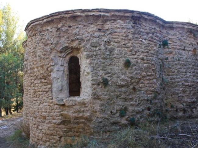 Ábsides del mausoleo-ermita de Llanes.