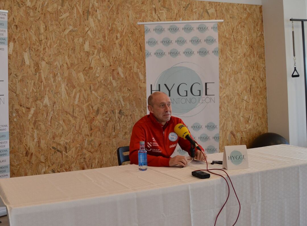 Santi Valladares,durante la rueda de prensa celebrada en Hygge Pilates 