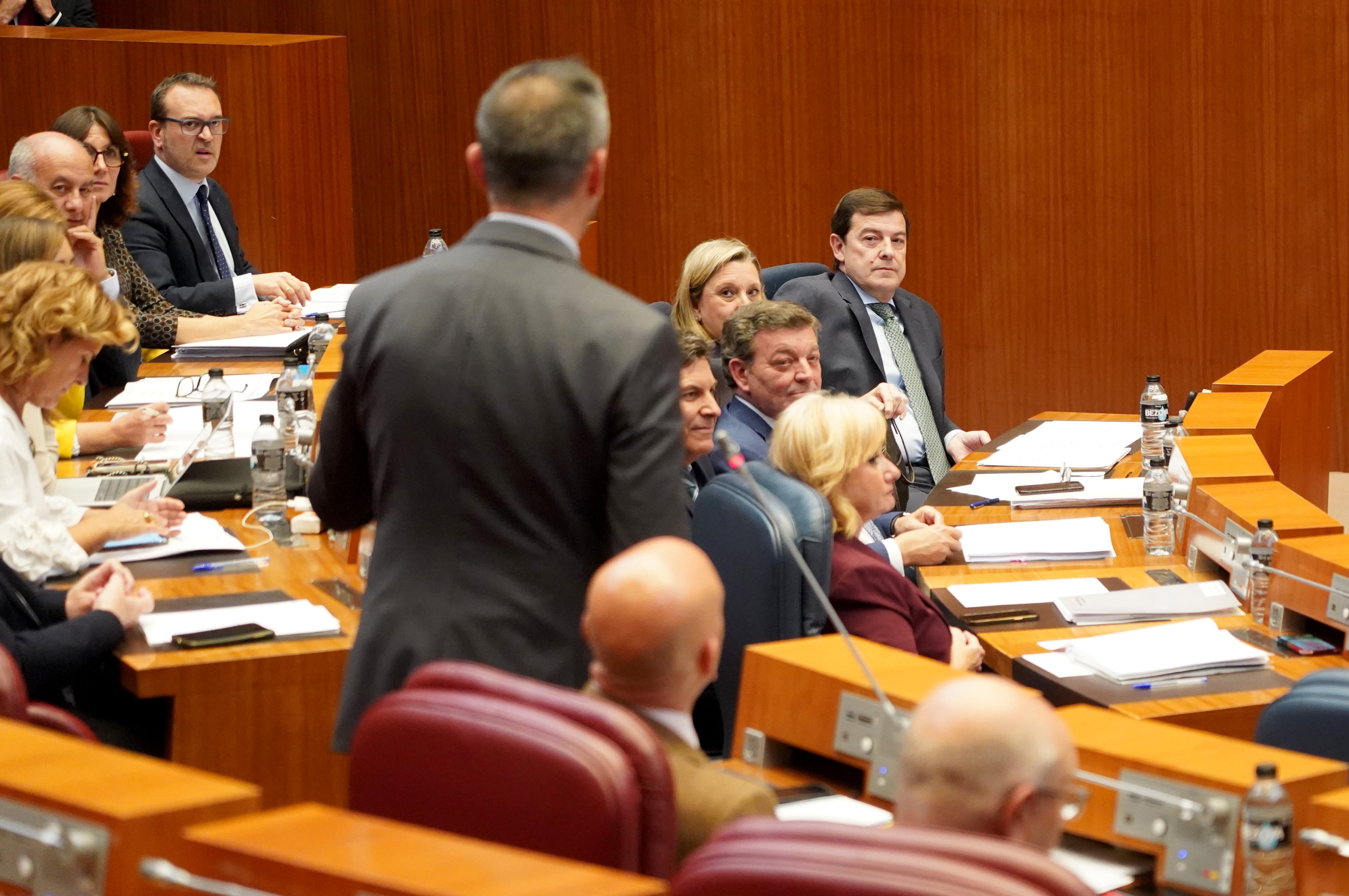 Primera sesión del pleno de las Cortes de Castilla y León, que comienza con las preguntas de control al Ejecutivo.