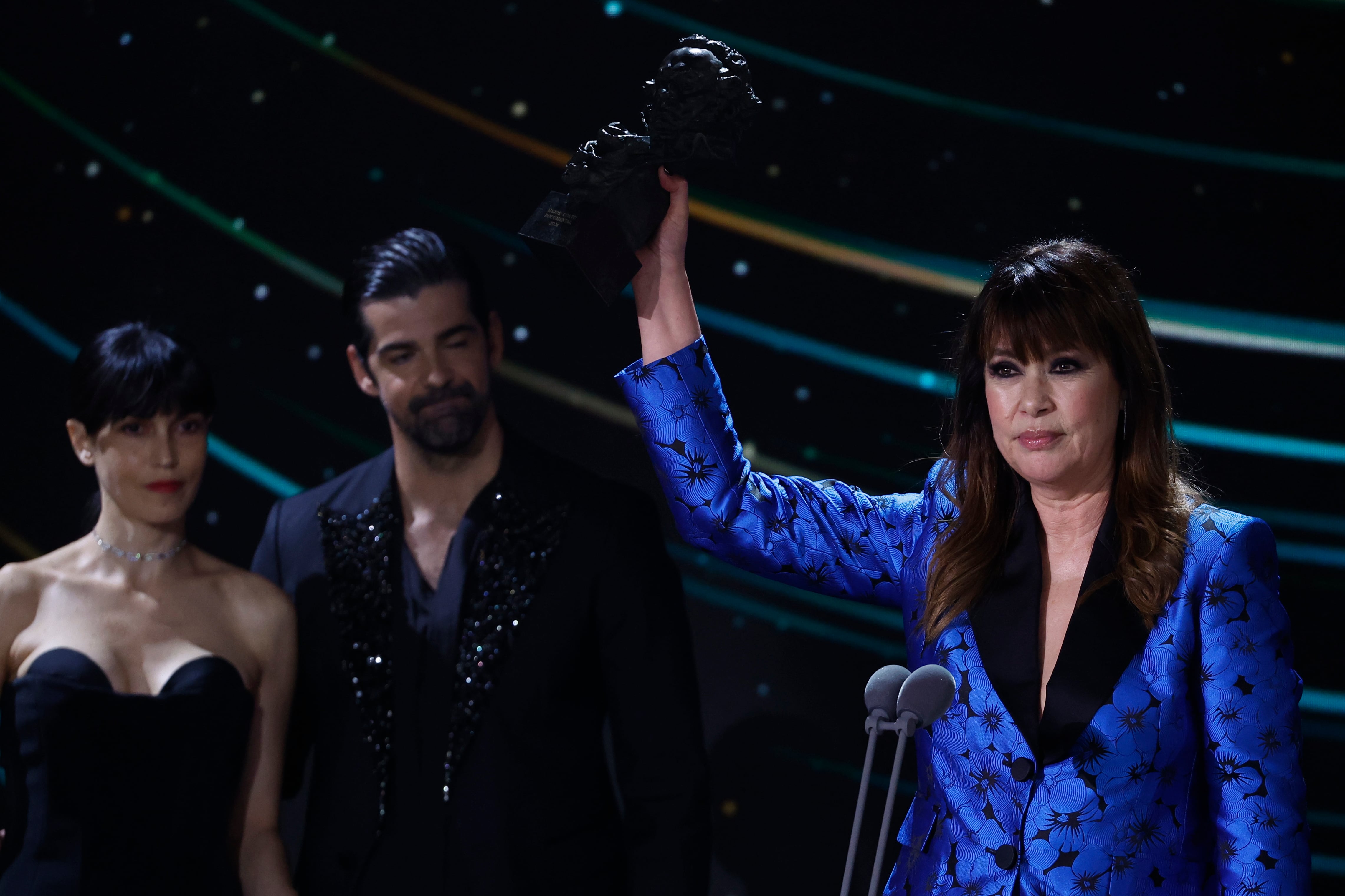 La directora Mabel Lozano recibe el Goya al Mejor Cortometraje Documental por &#039;Ava&#039;, durante la ceremonia de entrega de la 38 edición de los Premios Goya celebrada este sábado en Valladolid