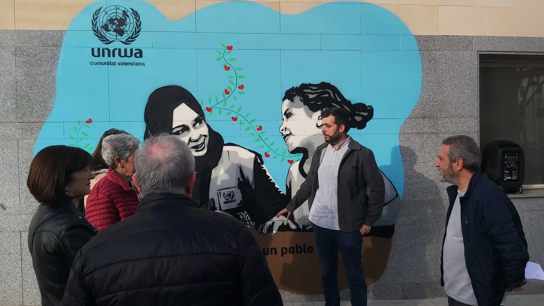 Al inicio del acto el concejal Carles Sansalvador ha realizado una breve explicación del mural a los asistentes