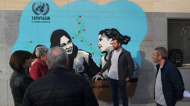 Al inicio del acto el concejal Carles Sansalvador ha realizado una breve explicación del mural a los asistentes