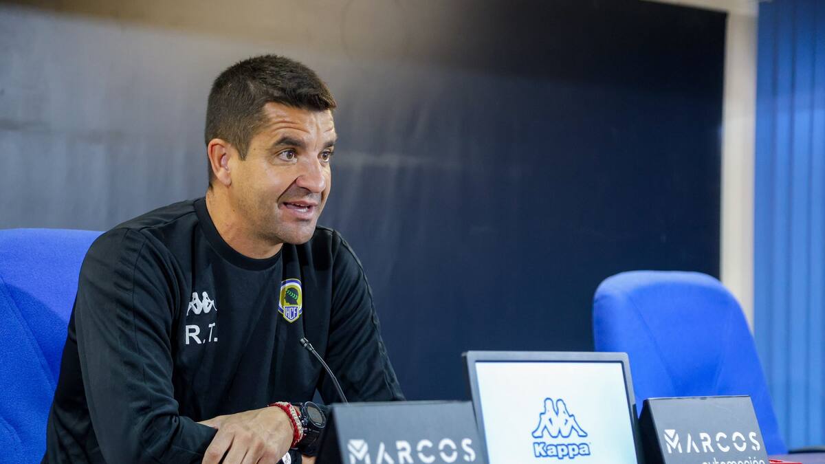 Rueda de prensa de Rubén Torrecilla, entrenador del Hércules, en la previa del partido ante la Peña Deportiva