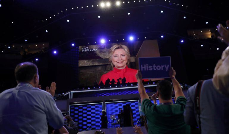 Hillary Clinton hace historia al ser la primera candidata presidencial en EEUU.