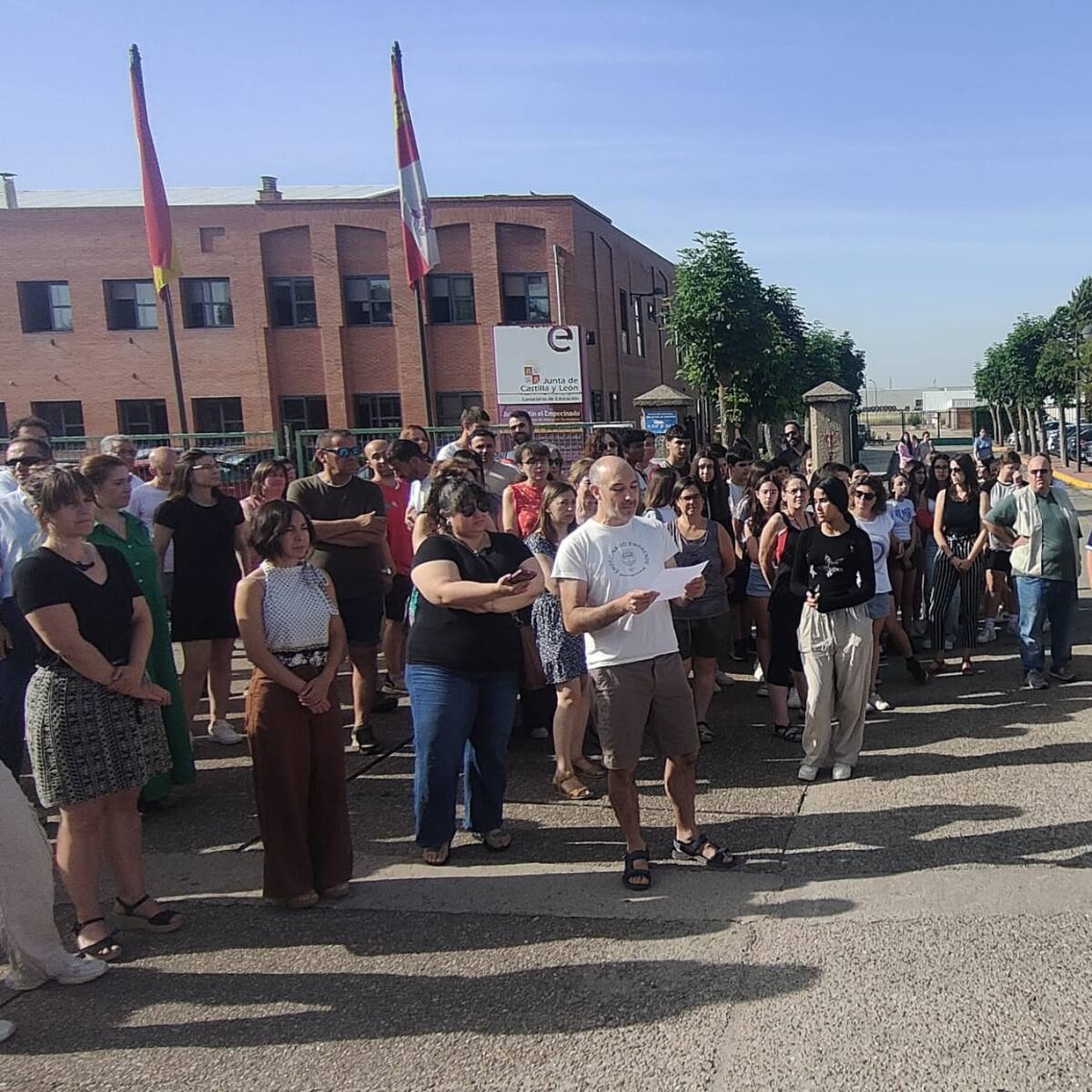 Los institutos de Secundaria piden una solución permanente a la falta de personal administrativo