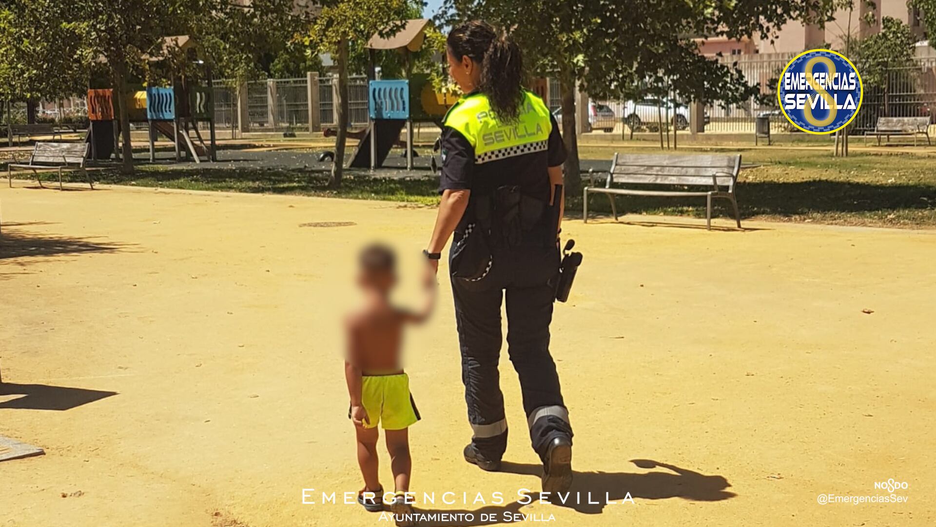 Encuentran a un niño cruzando solo entre los coches en la Ronda del Tamarguillo.