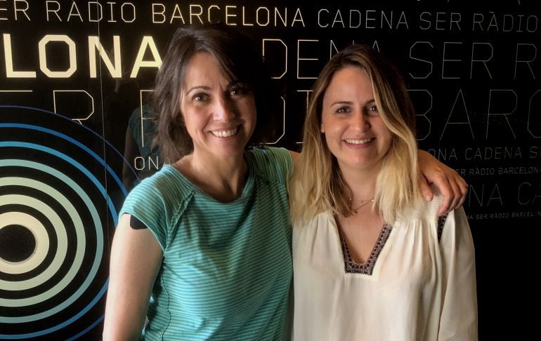 Lidia Heredia i Mònica Planas a la porta de Ràdio Barcelona