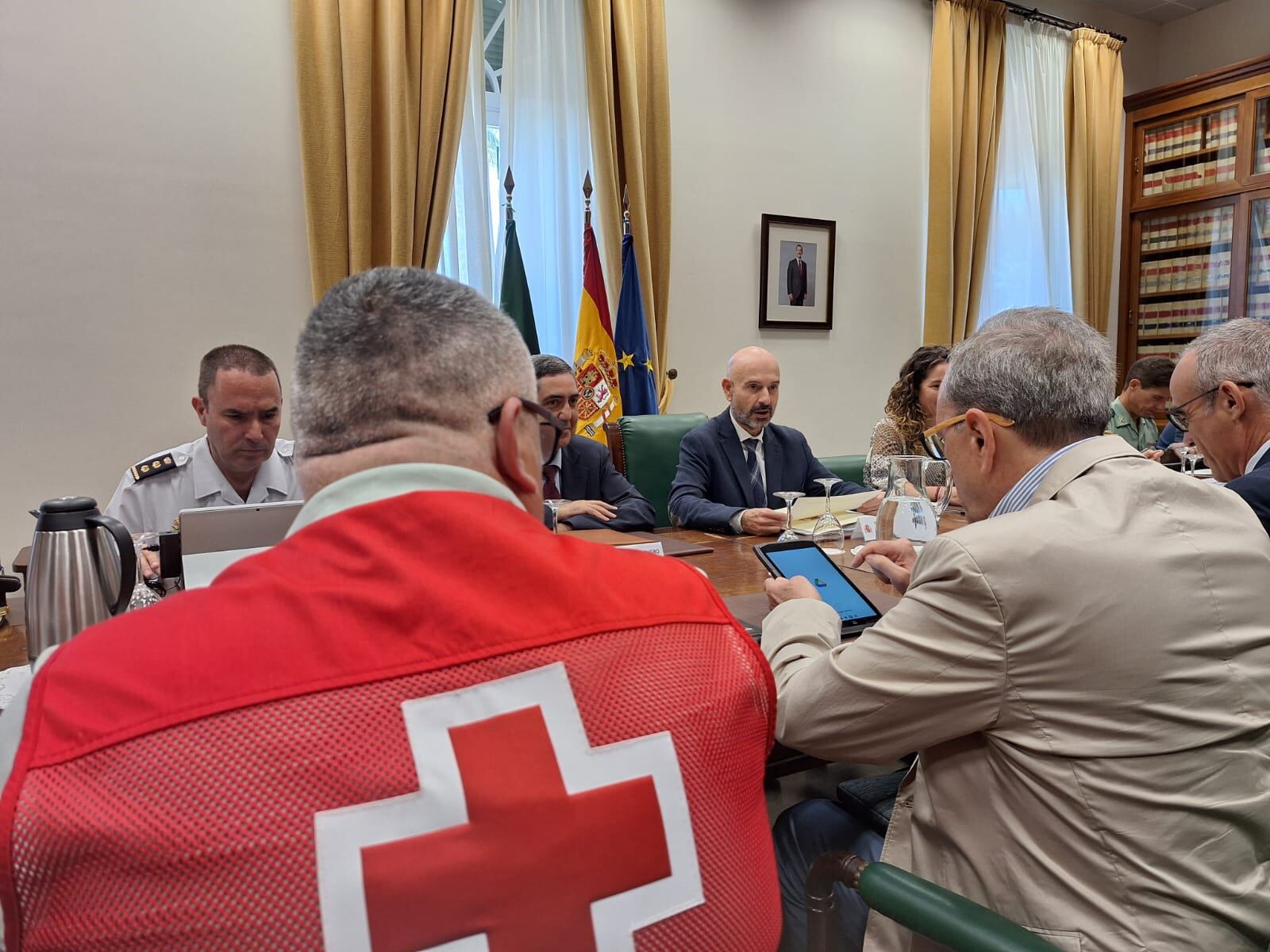 El dispositivo desplegado en Málaga es amplio, con un millar de intervinientes dedicados específicamente a la Operación Paso del Estrecho, entre funcionarios de las Fuerzas y Cuerpos de Seguridad del Estado, Tráfico, Protección Civil, Sanidad, Cruz Roja y Carreteras