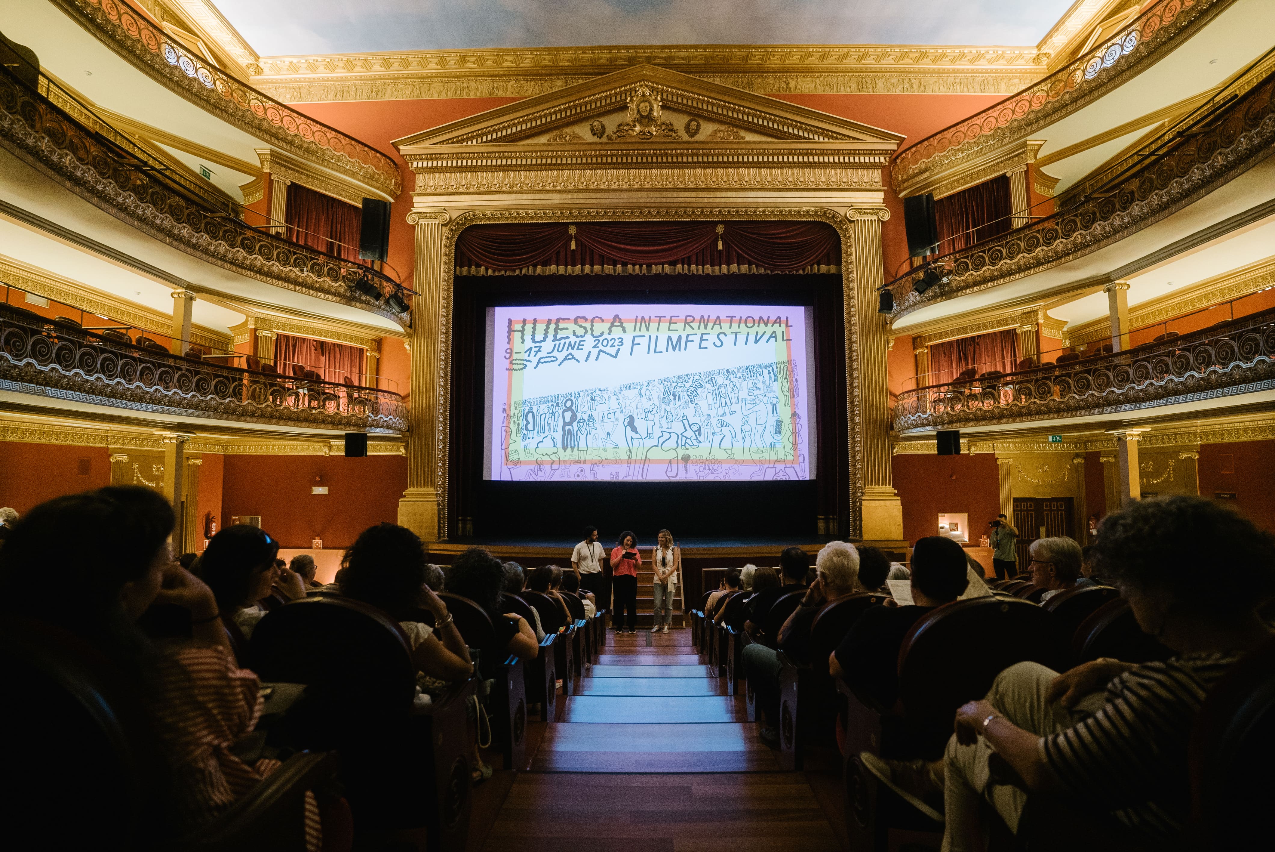 Numerosos espectadores acudieron a visionar los cortos del festival de cine de Huesca