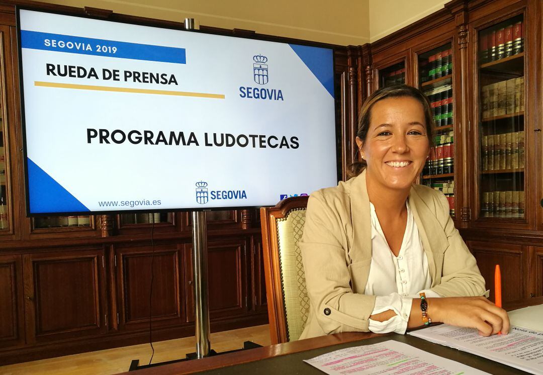La concejala de Servicos Sociales Ana Peñalosa durante la presentación del nuevo curso de las ludotecas municipales