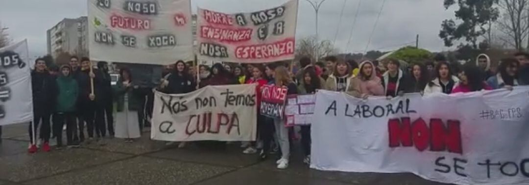 Protesta de la comunidad escolar del instituto laboral en Culleredo