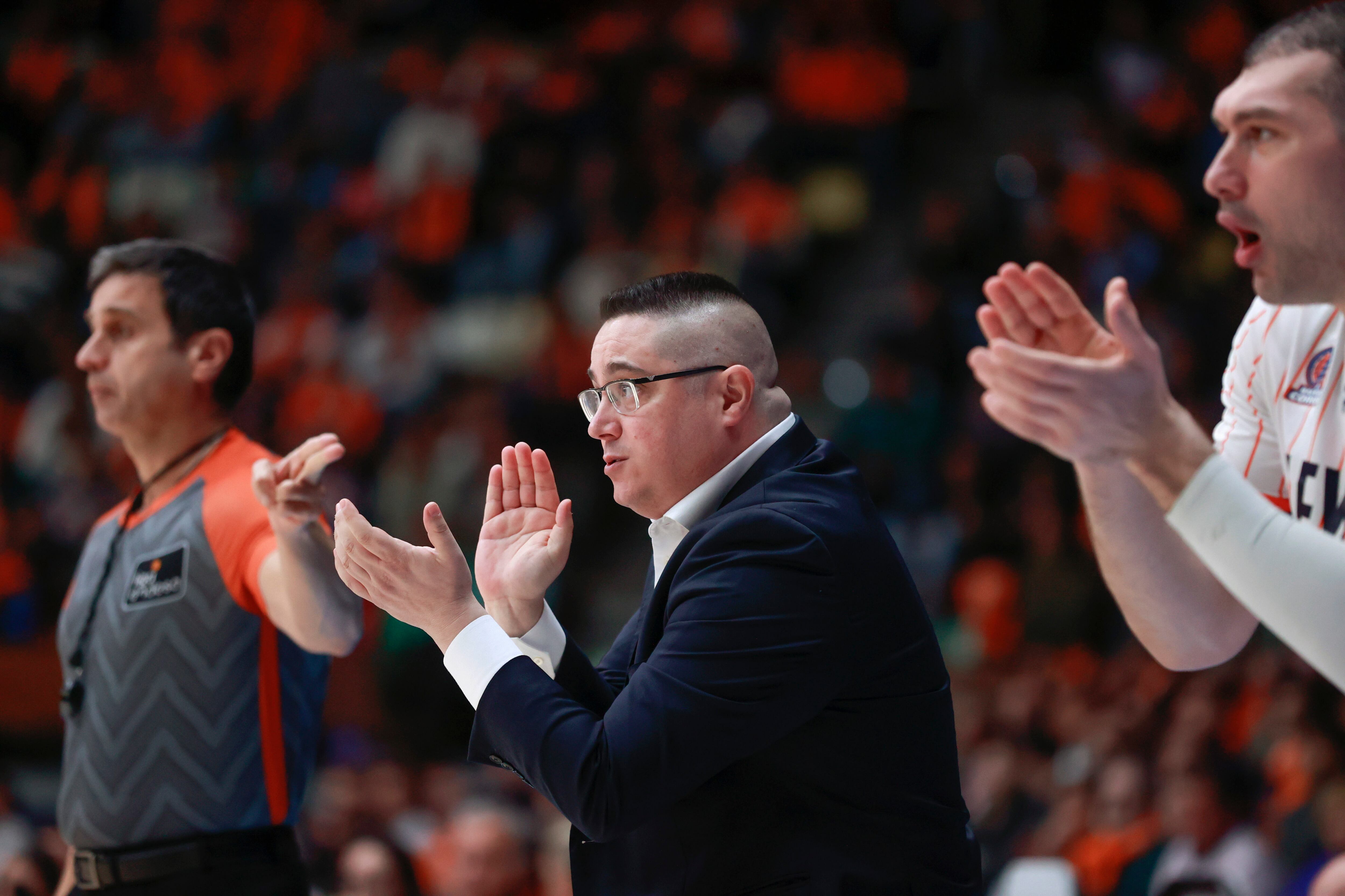 LA CORUÑA, 29/03/2025.- El entrenador del Básquet Coruña, Diego Epifanio, durante el partido de la jornada 25 de la Liga Endesa que Leyma Básquet Coruña y Básquet Girona juegan este sábado en el Coliseum de A Coruña.- EFE/ Cabalar