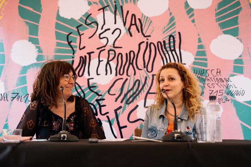 Elena Cid, charlando con Chus Fenero en el Festival de Cine de Huesca