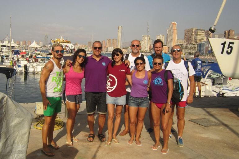 Nadadores y acompañantes en Benidorm