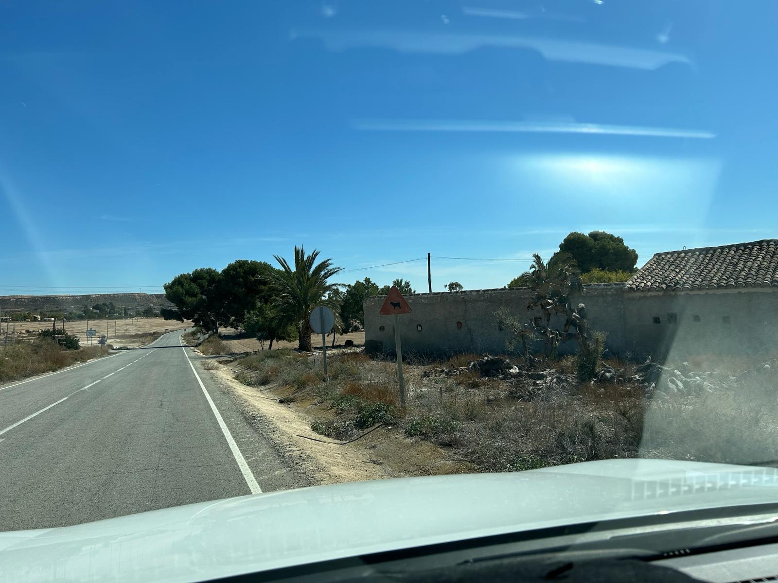 Señales deficientes en la carretera que une El Paretón con Mazarrón