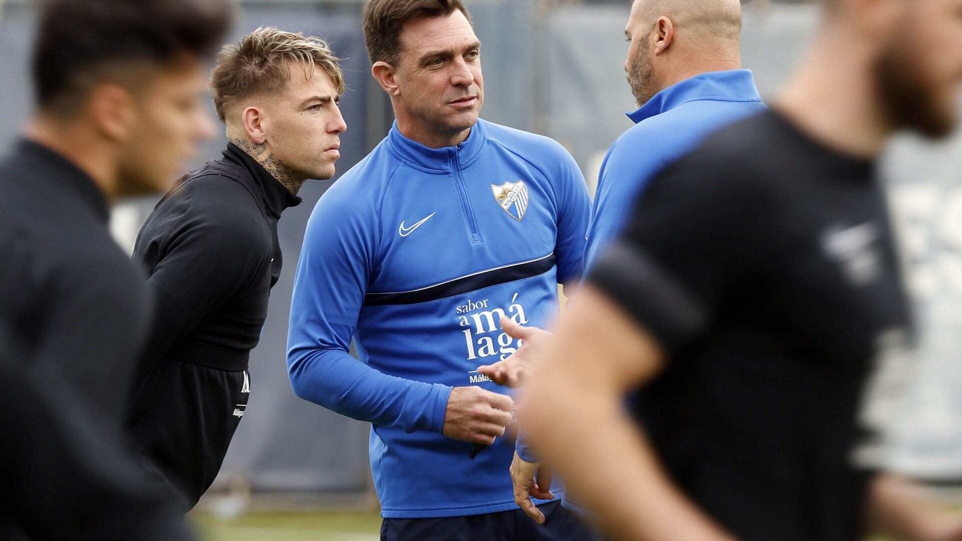 El técnico del Málaga Pablo Guede dirigió la cuarta sesión de la semana