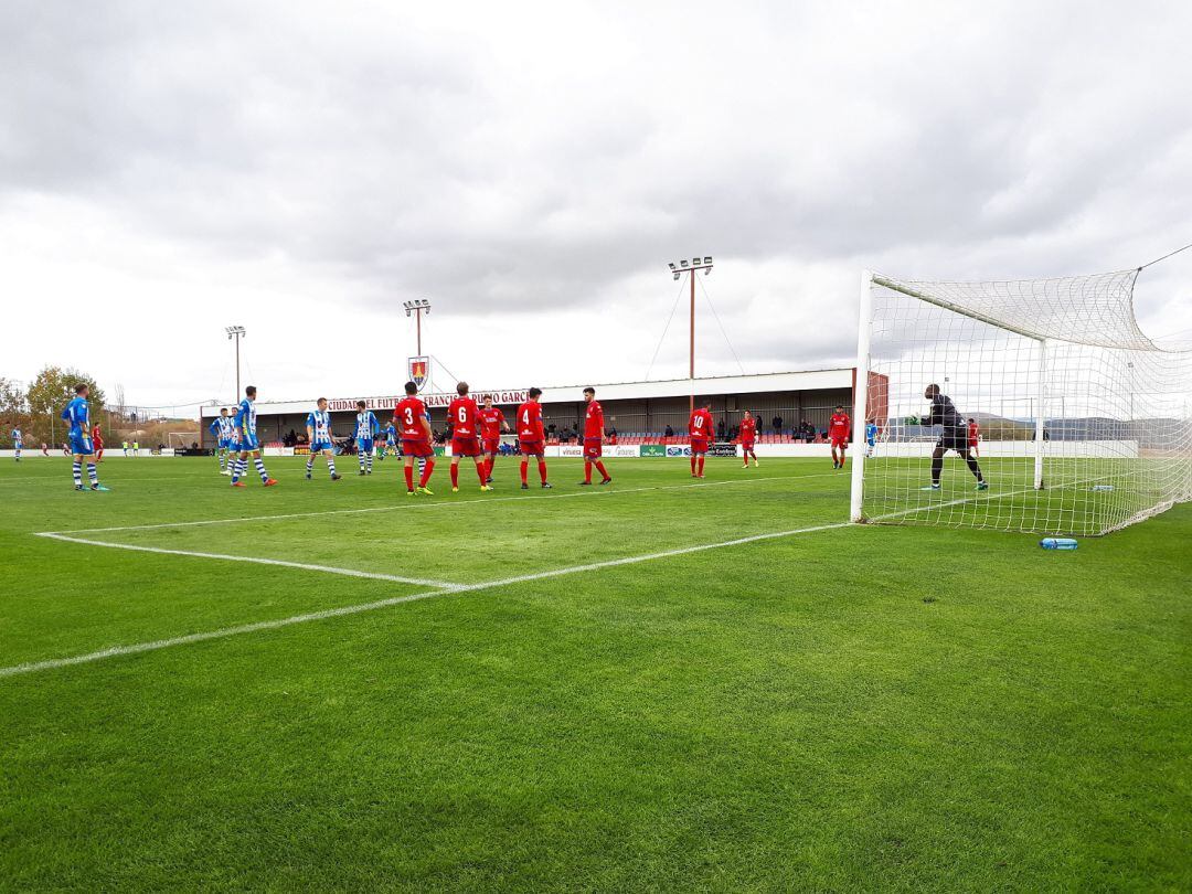 Imagen del encuentro de la primera vuelta disputado en la Ciudad Deportiva Francisco Rubio entre ambos equipos.