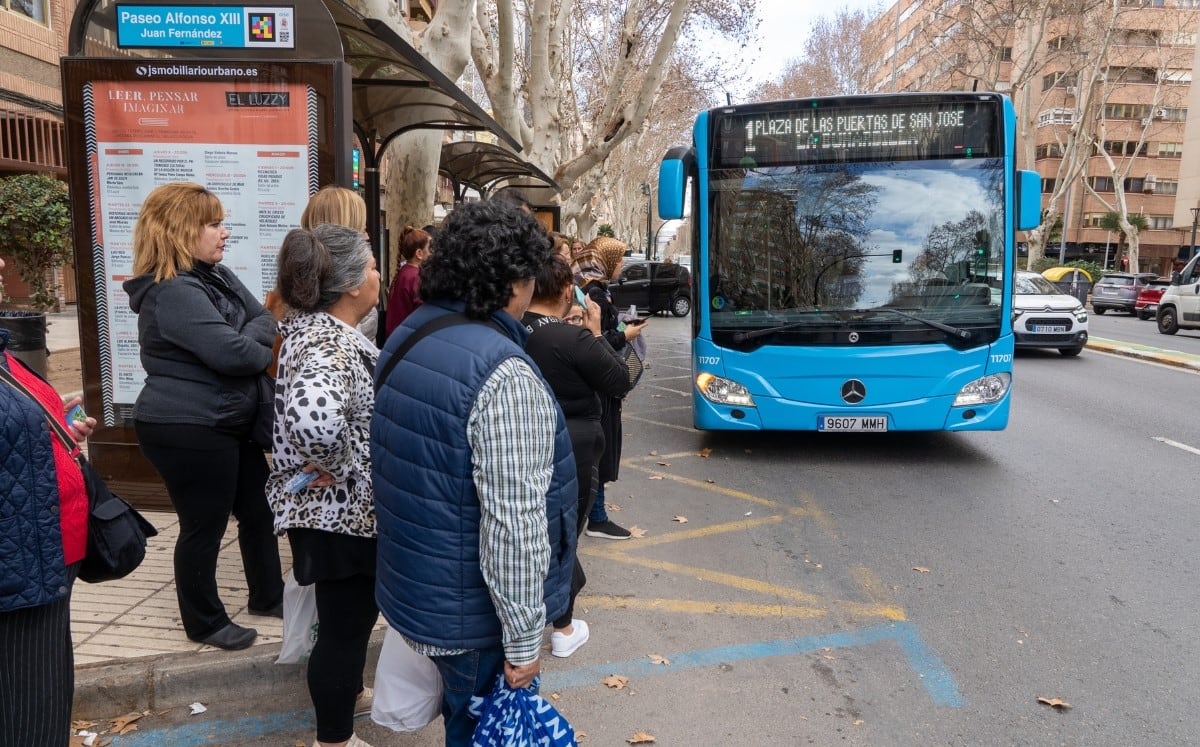 Parada de autobús urbano en Cartagena