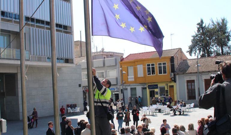 Varios consistorios han arriado la bandera de la Unión Europea, como forma de protesta