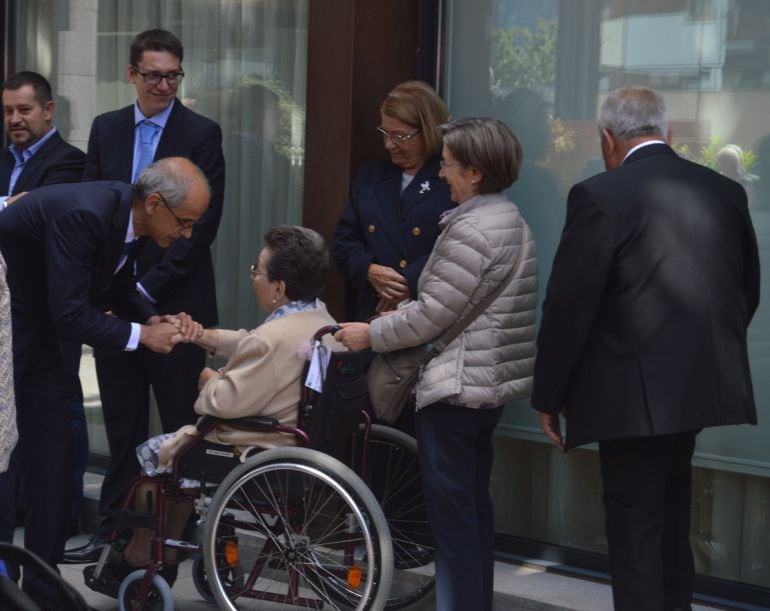 Tradicional visita d'autoritats al centre El Cedre per Meritxell