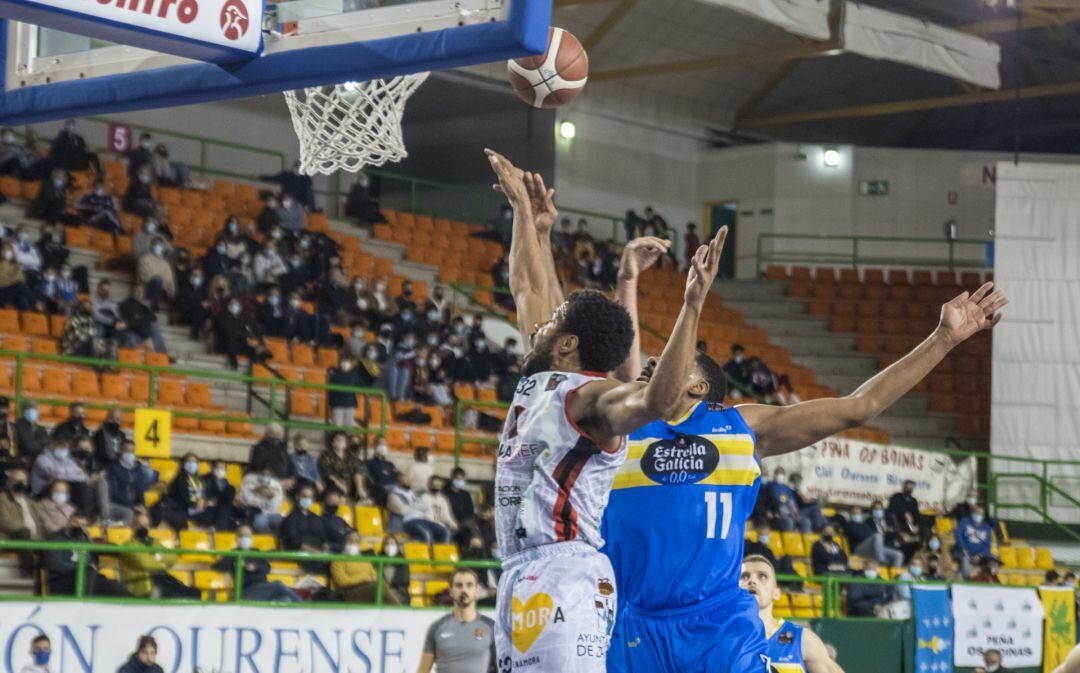 El Club Ourense Baloncesto intratable, siete partidos, siete victorias