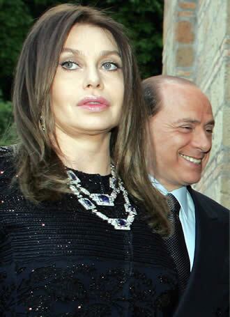 ENFADADOS. Silvio Berlusconi, ex presidente italiano y líder de la oposición junto a su mujer Verónica en una foto de archivo