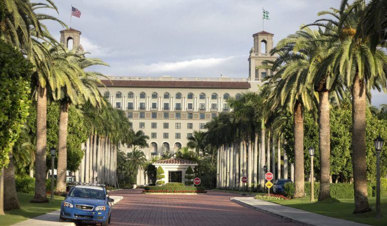 Una vista de la entrada del complejo turístico del &#039;The Breakers Palm Beach&#039;, donde se celebró la boda de la actriz colombiana Sofía Vergara con el actor Joe Manganiello.