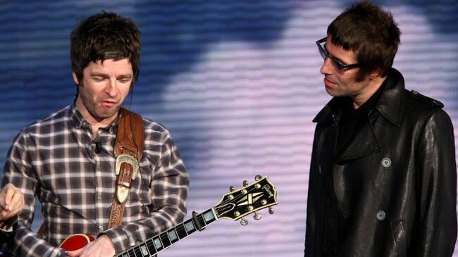 Los hermanos Noel y Liam Gallagher, en una de las últimas apariciones públicas de Oasis, en 2008.