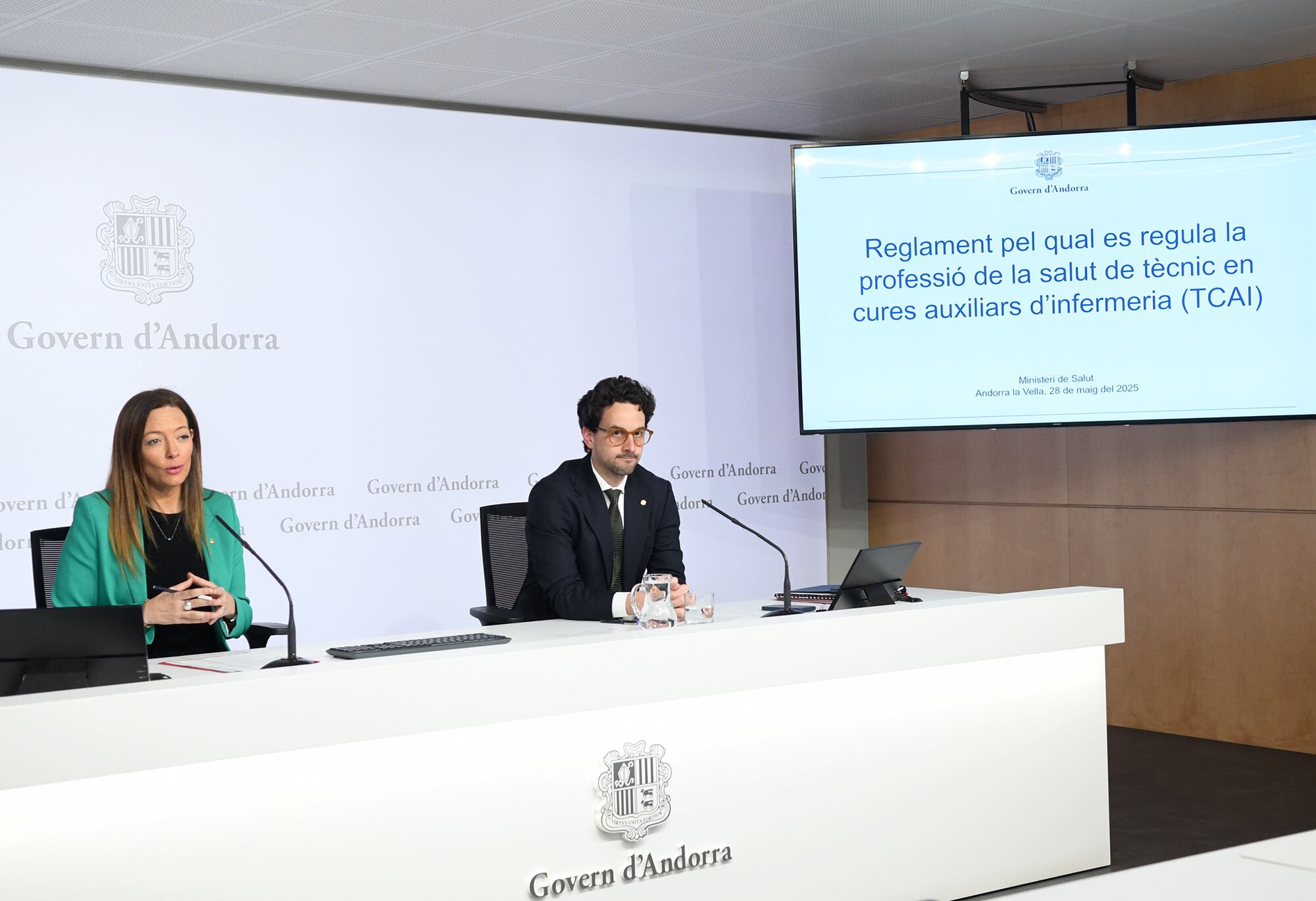 La ministra de Salut, Helena Mas, i el portaveu del Govern, Guillem Casal