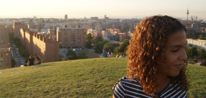 Danays en un parque en el barrio de Vallecas, en el que vive