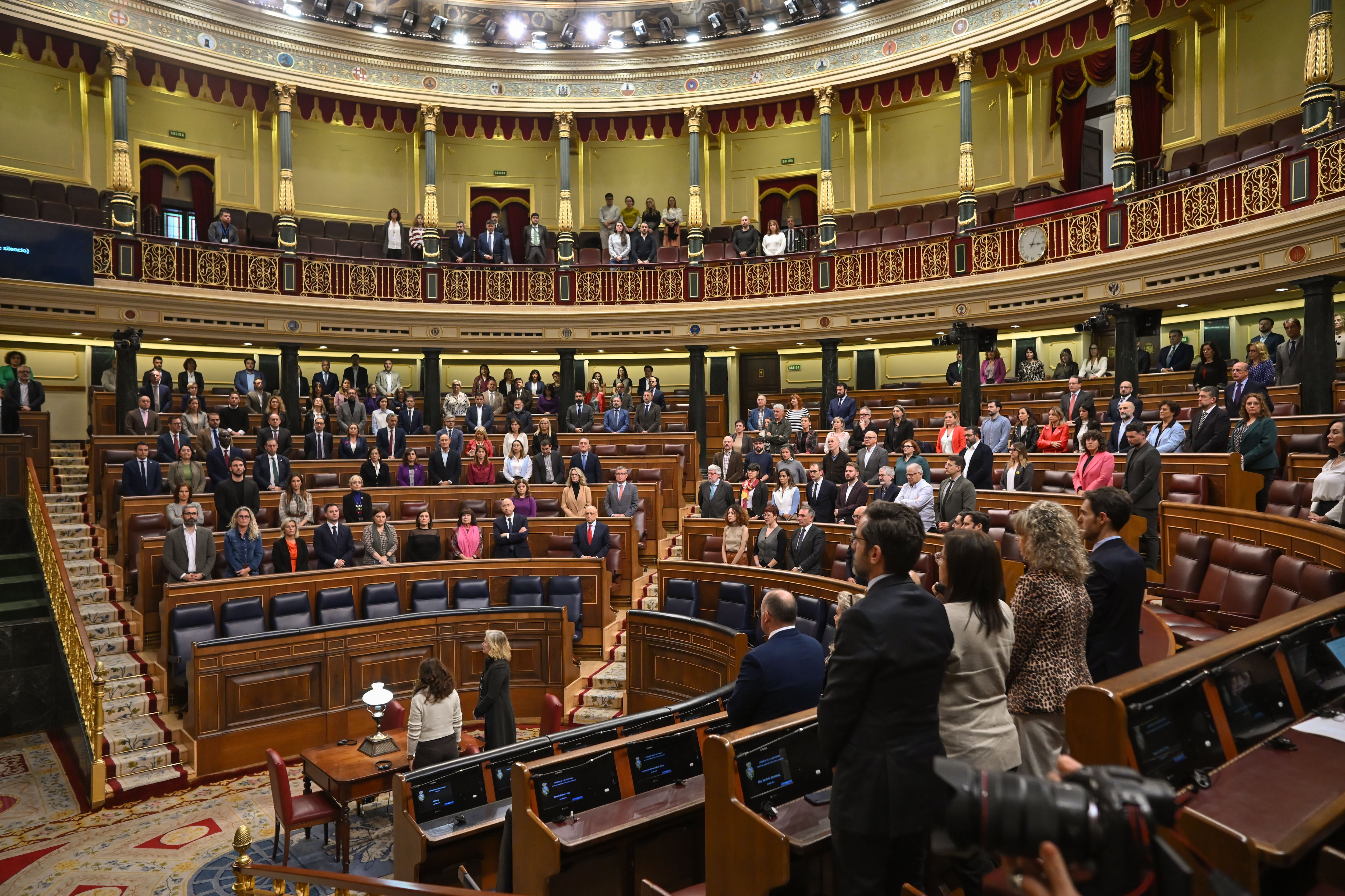 Minuto de silencio antes del inicio del pleno del Congreso