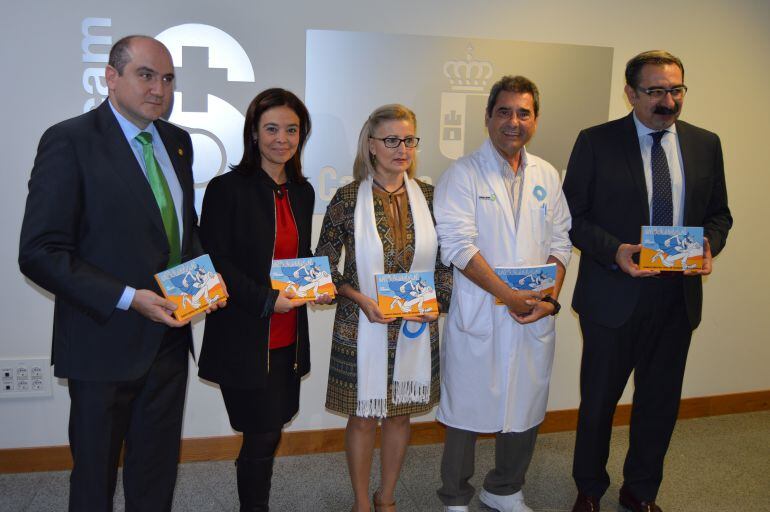 El consejero de Sanidad Jesús Fernández, durante la presentación de la Guía Avanzada para pacientes y educadores en el Hospital General de Ciudad Real