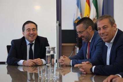 Juan Franco y Albares en una reunión