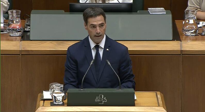 El lehendakari arranca el pleno de política general con una condena a la violencia en Gaza: “Estamos cansados y hartos”