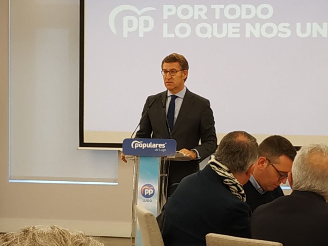 El presidente de la Xunta de Galicia, Alberto Núñez Feijóo, durante su comparecencia en el acto electoral de Lugo.