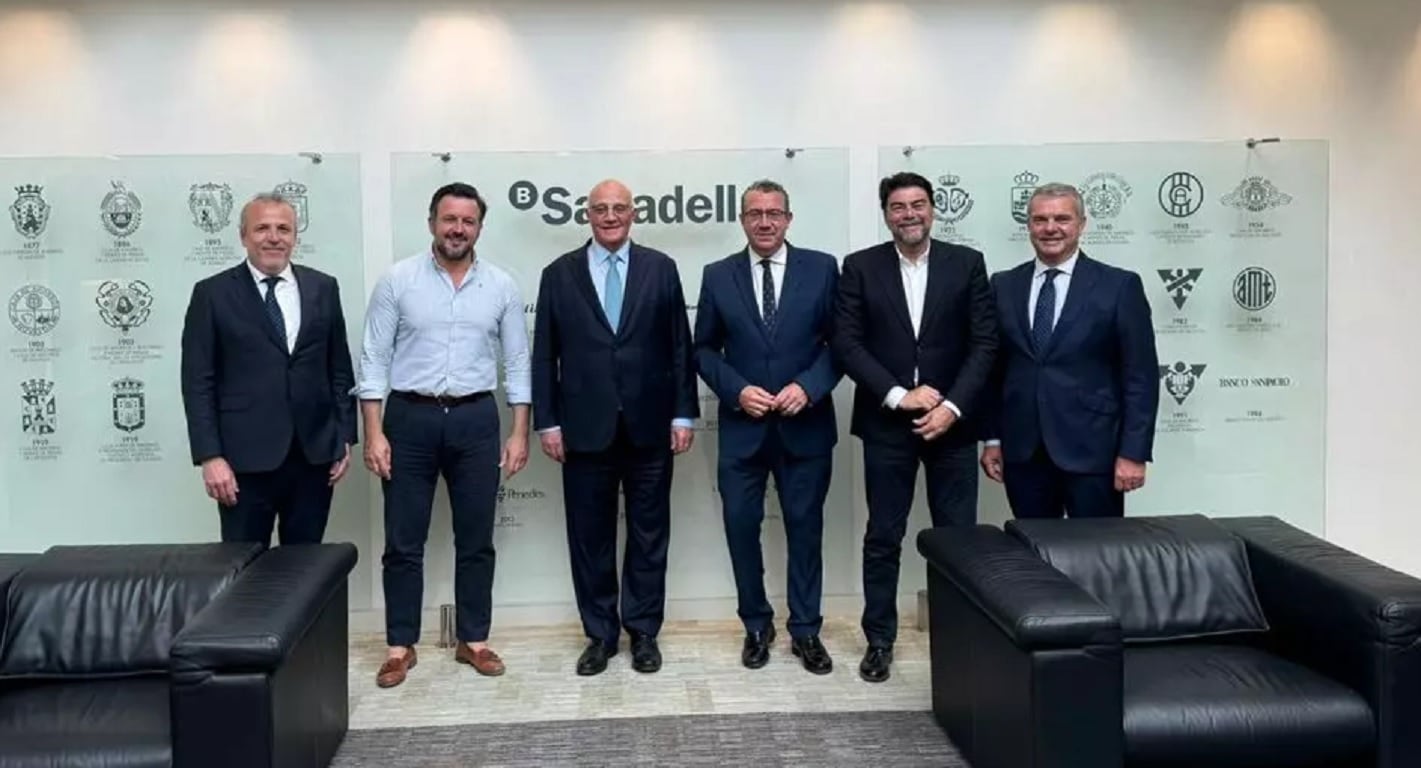 Josep Oliu se ha reunido con los alcaldes de Alicante y Elche y con el presidente de la Diputación