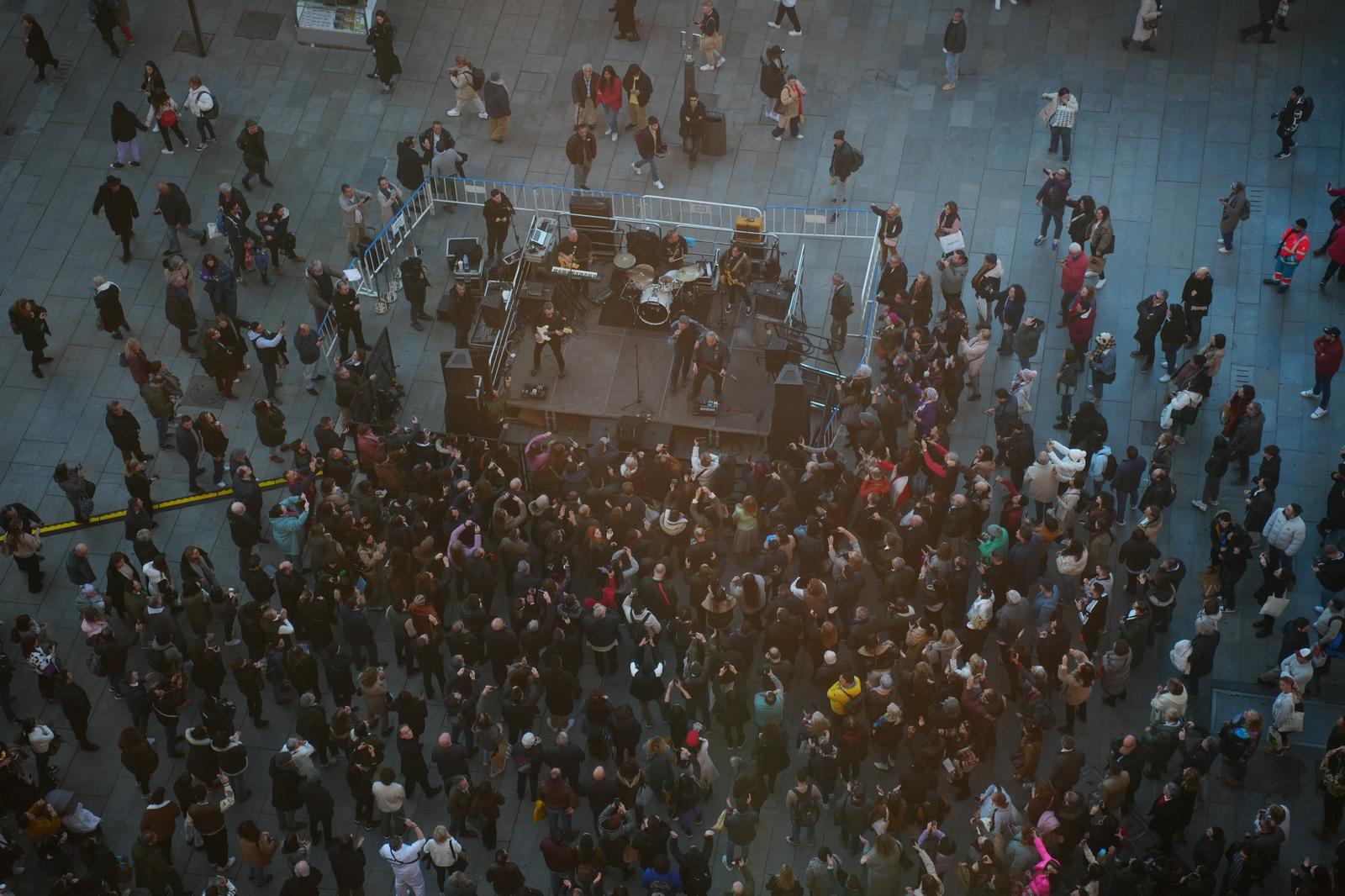 Numeroso público asistió al concierto sorpresa en Callao